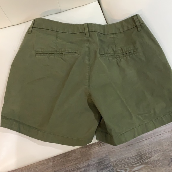 Women’s Old Navy size 2 Shorts in Dark Olive - Picture 4 of 4